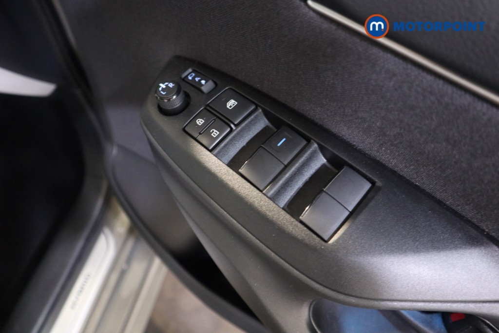 Toyota Yaris Excel Automatic Petrol-Electric Hybrid Hatchback - Stock Number (1532436) - 9th supplementary image