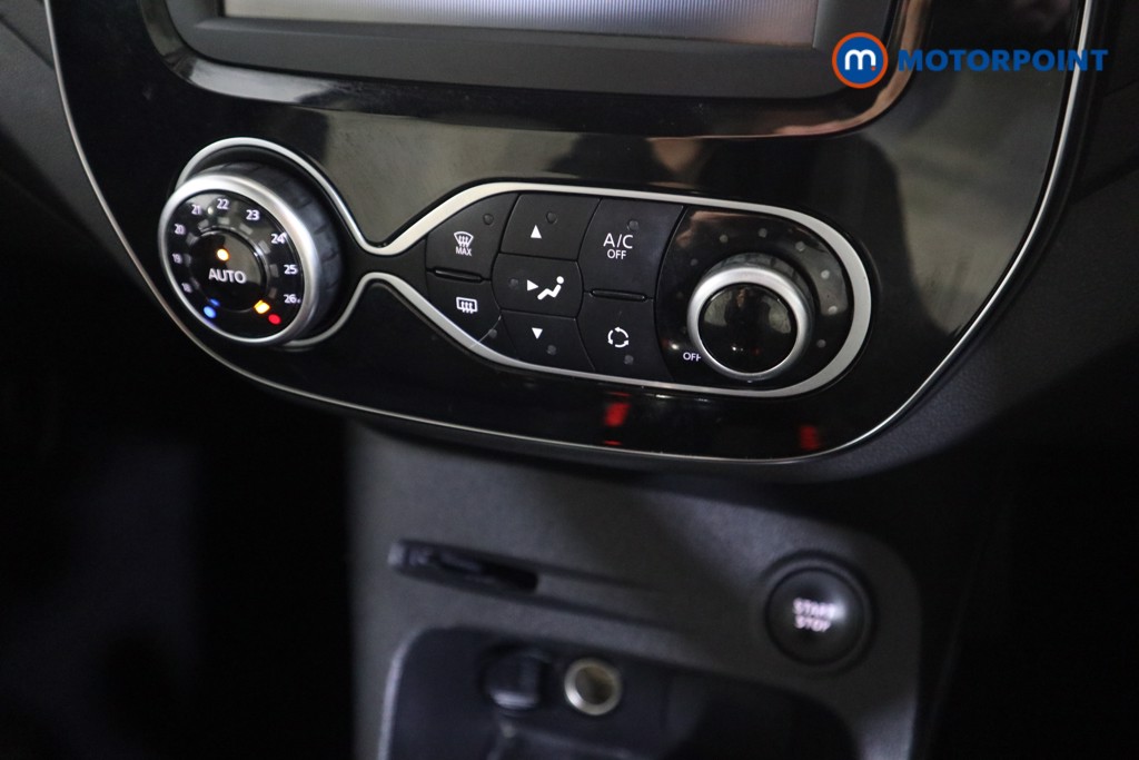 Renault Captur Iconic Manual Petrol SUV - Stock Number (1546712) - 7th supplementary image