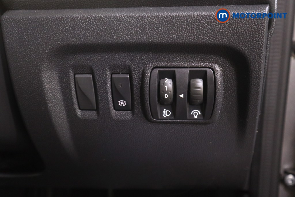 Renault Captur Iconic Manual Petrol SUV - Stock Number (1546712) - 9th supplementary image