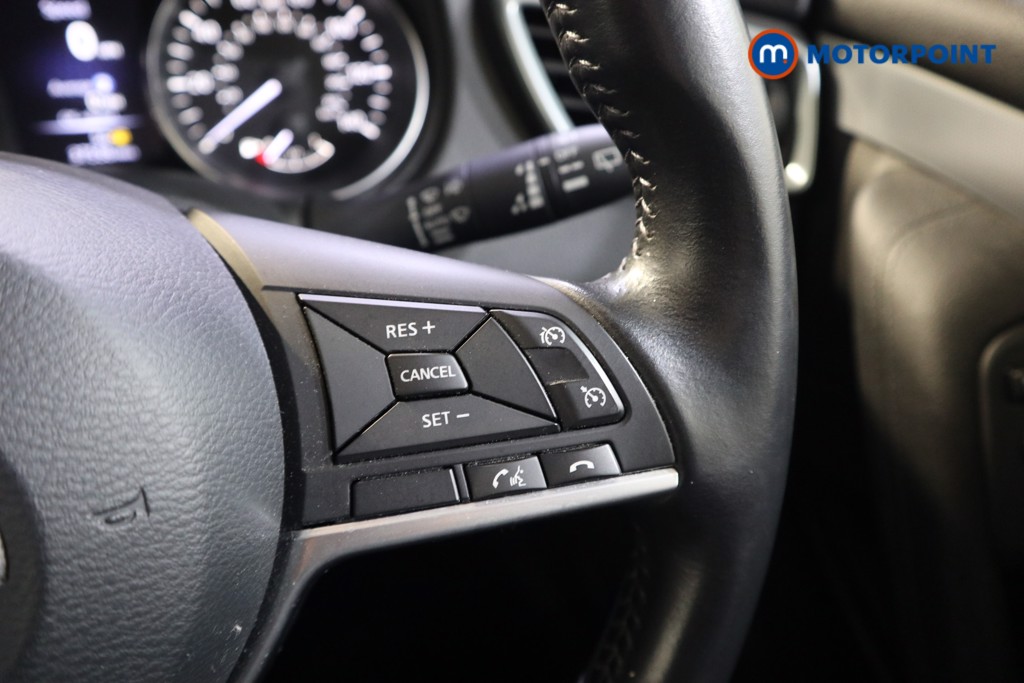Nissan Qashqai Tekna Manual Diesel SUV - Stock Number (1548060) - 4th supplementary image