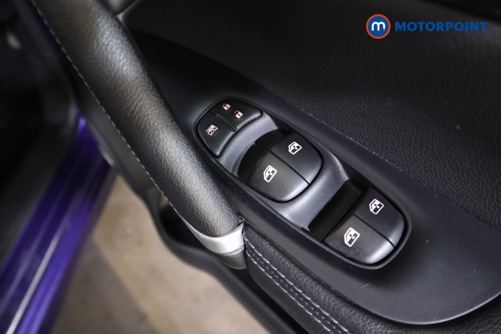 Nissan Qashqai Tekna Manual Diesel SUV - Stock Number (1548060) - 9th supplementary image