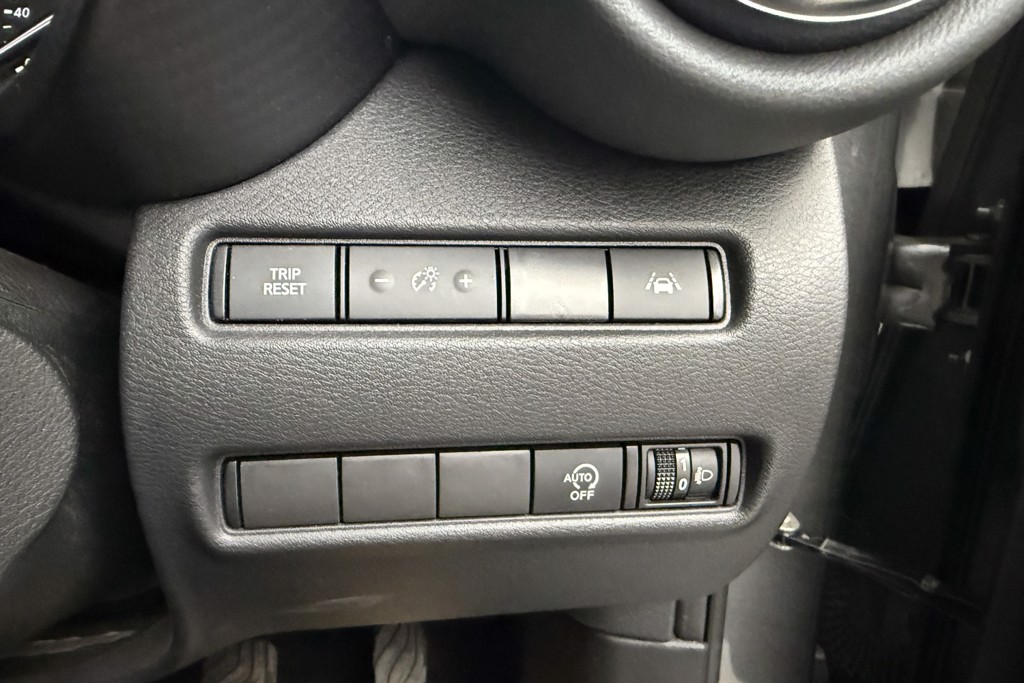 Nissan Juke N-Connecta Manual Petrol SUV - Stock Number (1551014) - 14th supplementary image
