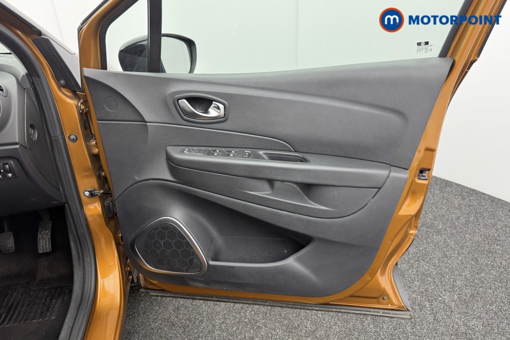 Renault Captur Iconic Manual Diesel SUV - Stock Number (1551249) - 17th supplementary image
