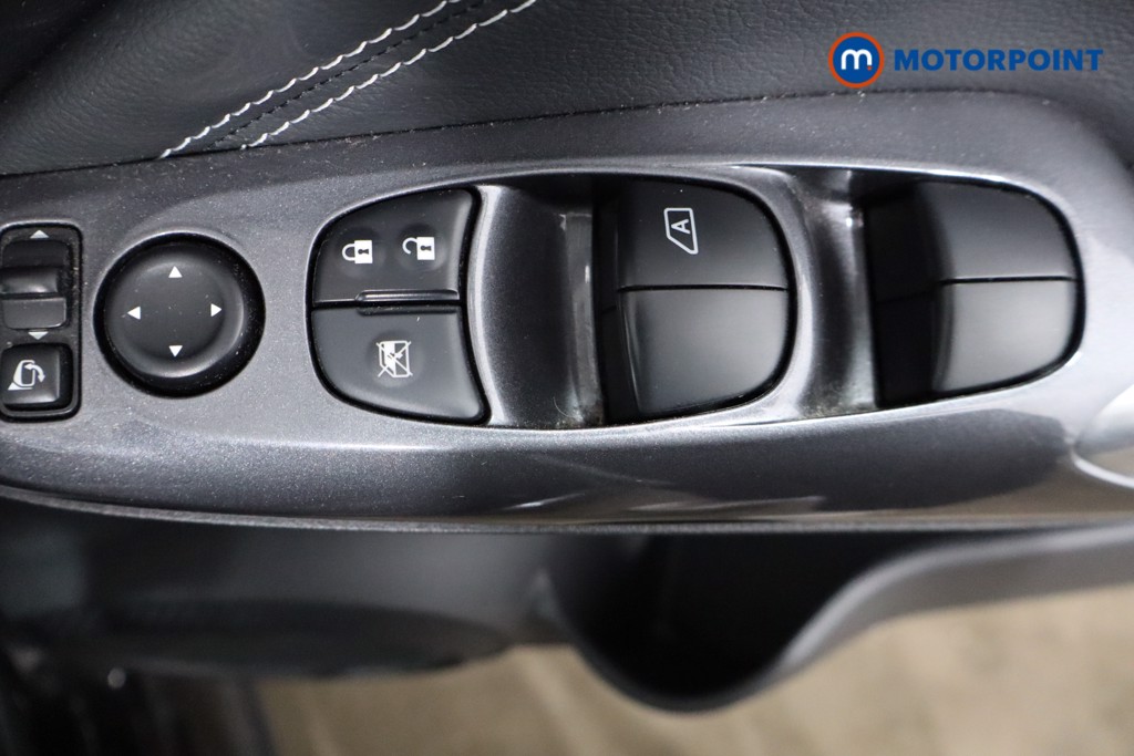 Nissan Juke N-Connecta Automatic Petrol SUV - Stock Number (1551381) - 17th supplementary image