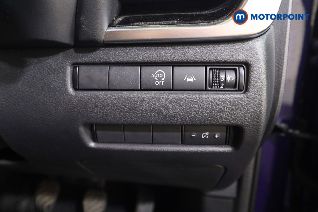 Nissan Qashqai N-Connecta Manual Petrol SUV - Stock Number (1552358) - 9th supplementary image