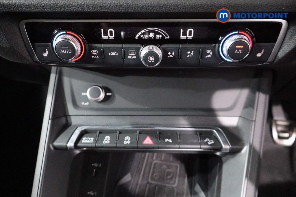 Audi Q3 Black Edition Manual Petrol SUV - Stock Number (1552661) - 16th supplementary image