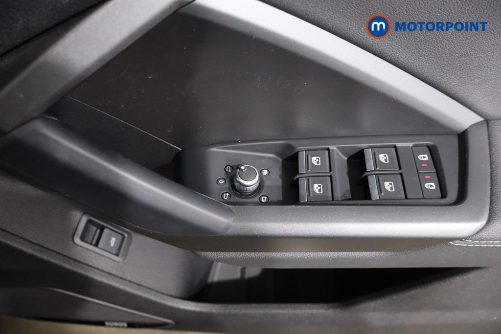 Audi Q3 Black Edition Manual Petrol SUV - Stock Number (1552661) - 17th supplementary image