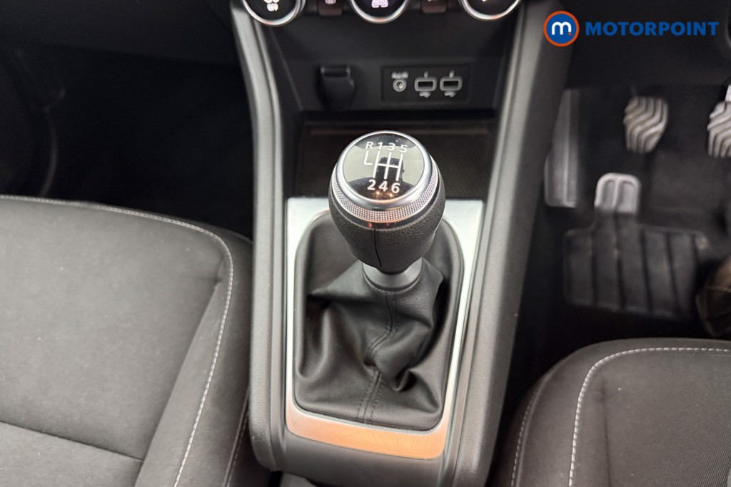 Renault Captur Iconic Manual Petrol SUV - Stock Number (1553643) - 11th supplementary image