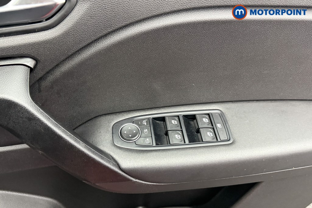 Renault Captur Iconic Manual Petrol SUV - Stock Number (1553643) - 16th supplementary image