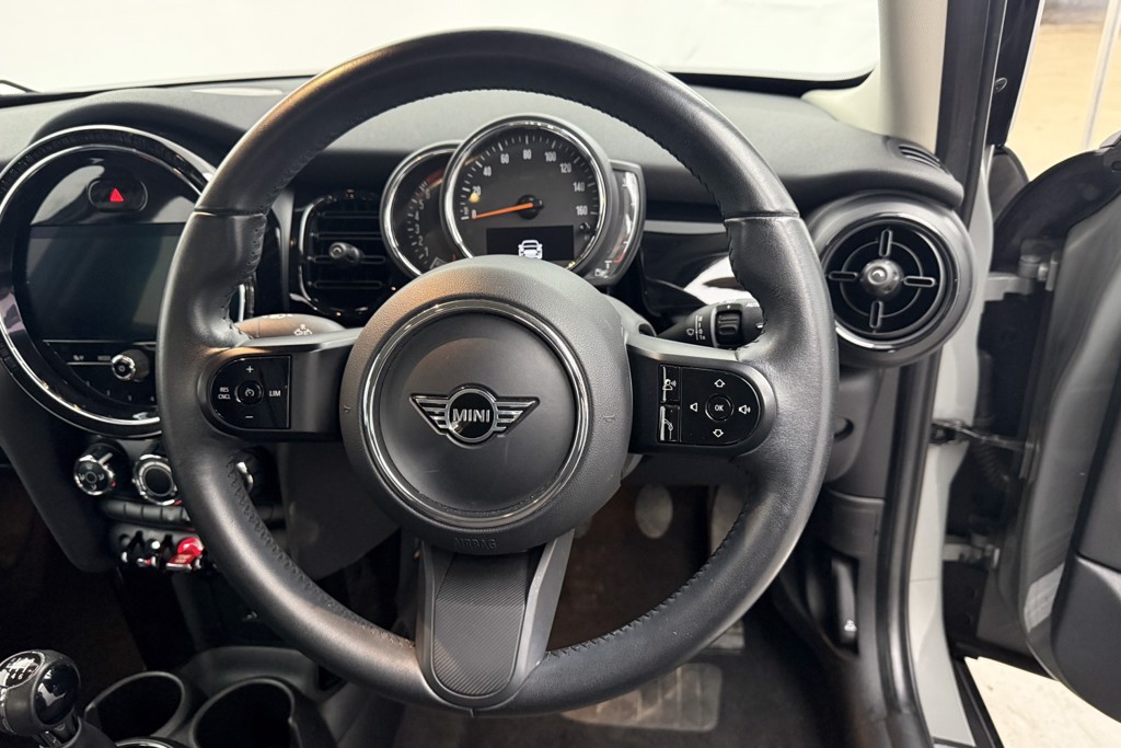 Mini Hatchback Cooper Classic Manual Petrol Hatchback - Stock Number (1553719) - 2nd supplementary image