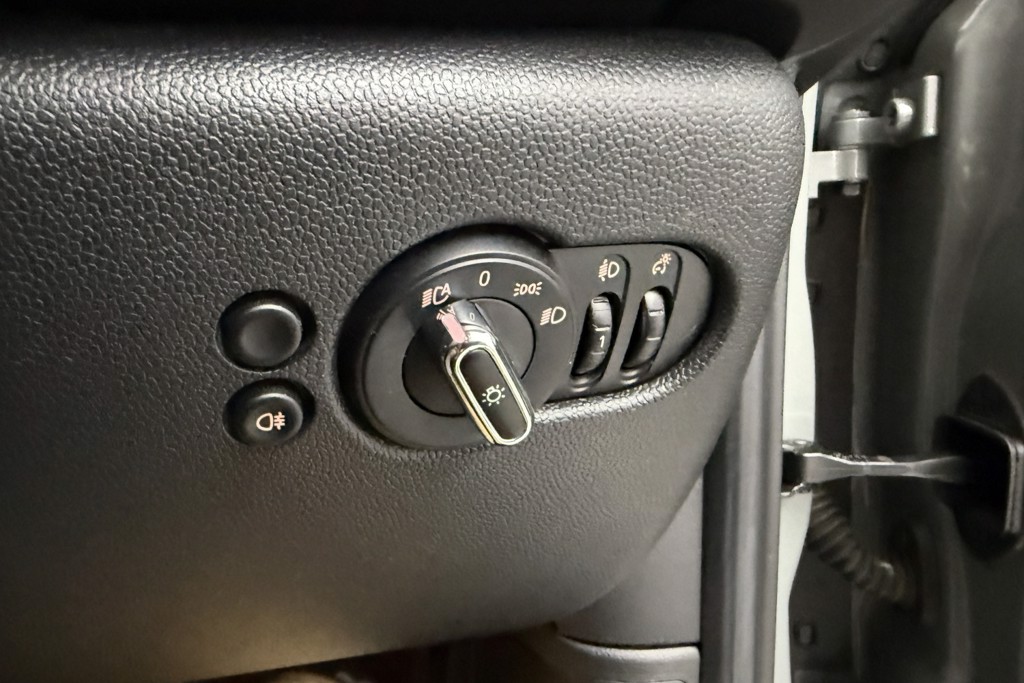 Mini Hatchback Cooper Classic Manual Petrol Hatchback - Stock Number (1553719) - 14th supplementary image