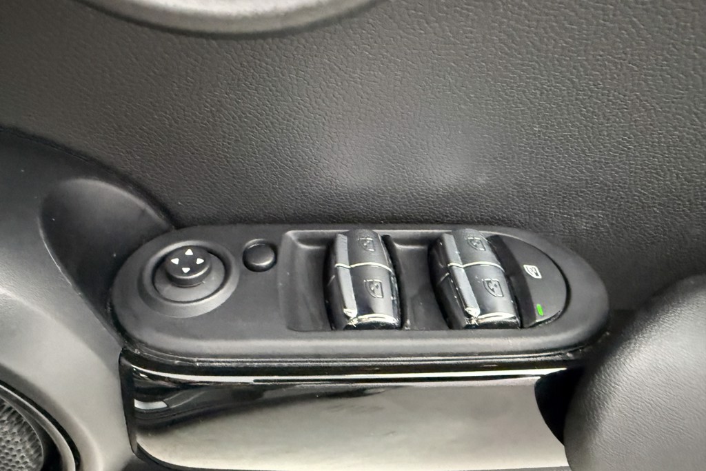 Mini Hatchback Cooper Classic Manual Petrol Hatchback - Stock Number (1553719) - 16th supplementary image