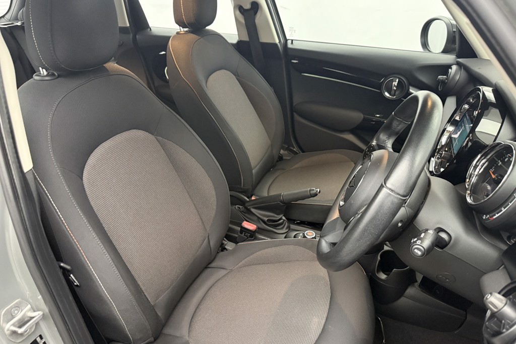 Mini Hatchback Cooper Classic Manual Petrol Hatchback - Stock Number (1553719) - 17th supplementary image
