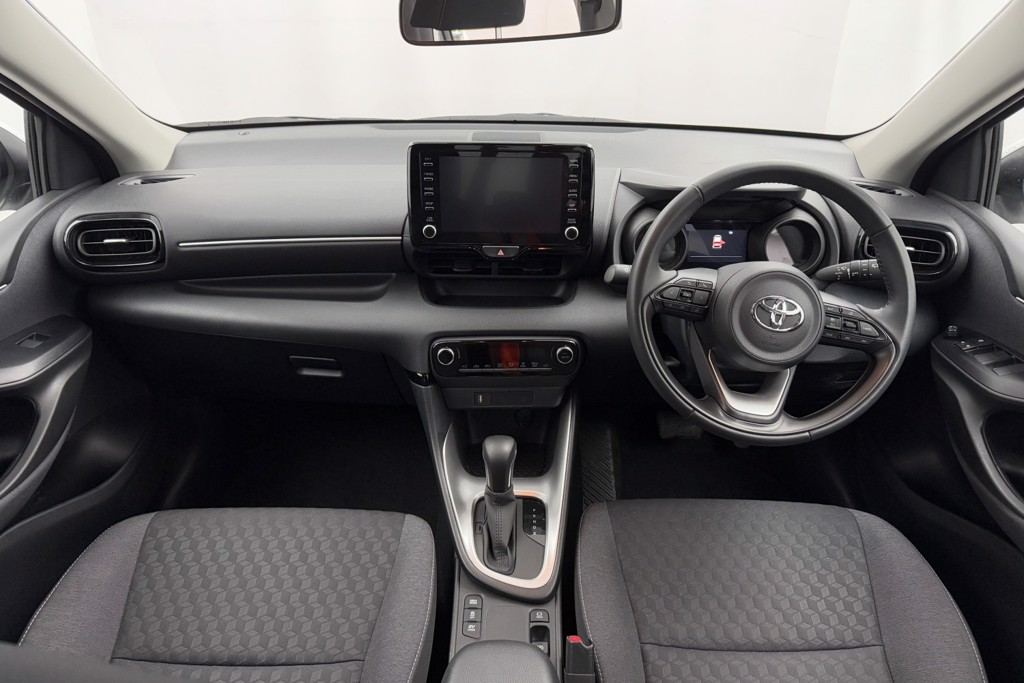 Toyota Yaris Design Automatic Petrol-Electric Hybrid Hatchback - Stock Number (1554387) - 2nd supplementary image