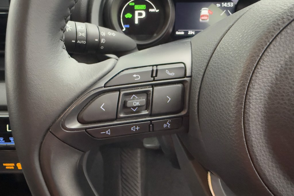 Toyota Yaris Design Automatic Petrol-Electric Hybrid Hatchback - Stock Number (1554387) - 4th supplementary image