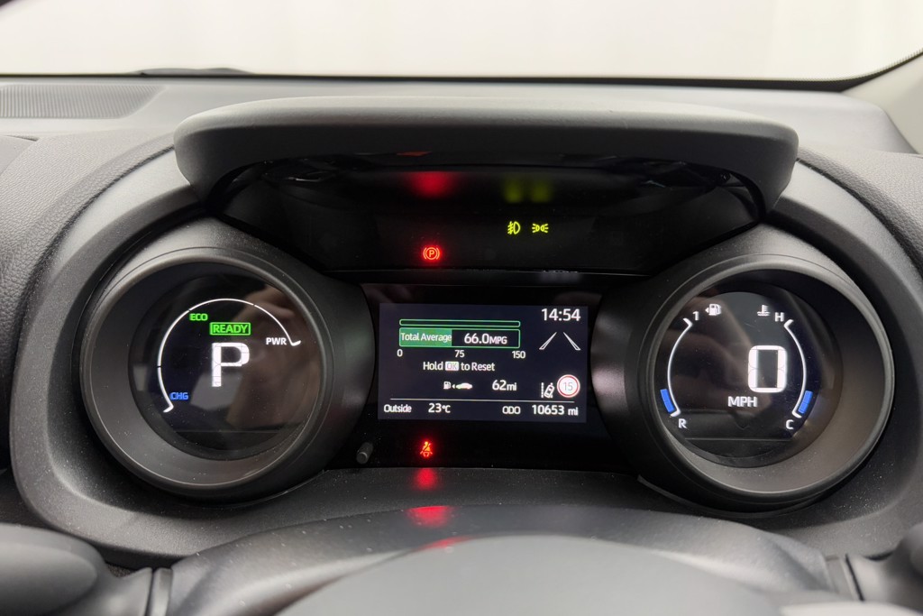 Toyota Yaris Design Automatic Petrol-Electric Hybrid Hatchback - Stock Number (1554387) - 6th supplementary image