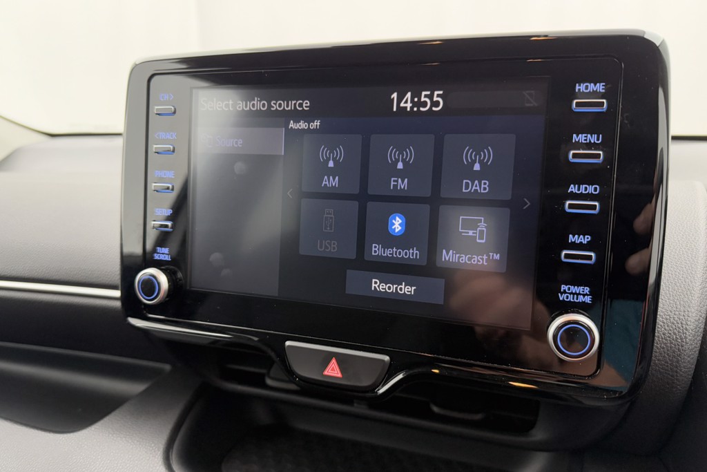 Toyota Yaris Design Automatic Petrol-Electric Hybrid Hatchback - Stock Number (1554387) - 8th supplementary image