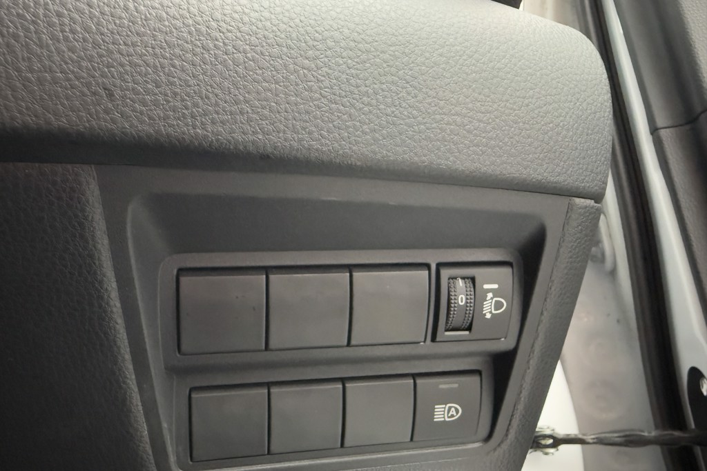 Toyota Yaris Design Automatic Petrol-Electric Hybrid Hatchback - Stock Number (1554387) - 16th supplementary image
