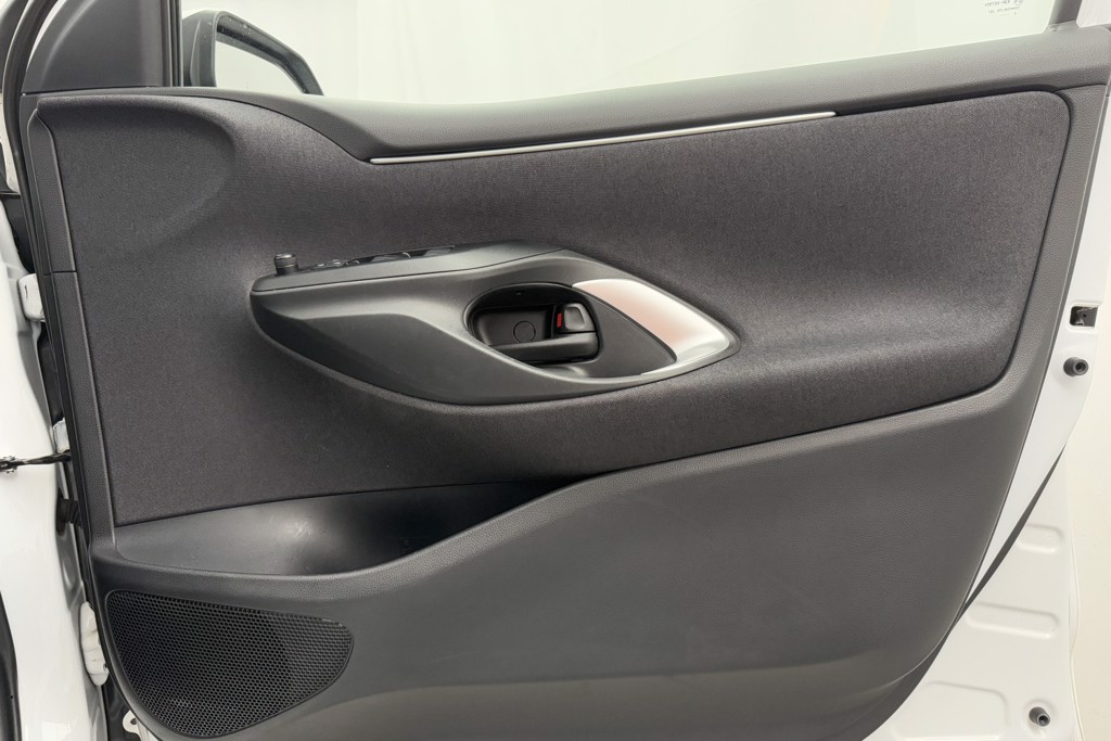 Toyota Yaris Design Automatic Petrol-Electric Hybrid Hatchback - Stock Number (1554387) - 17th supplementary image
