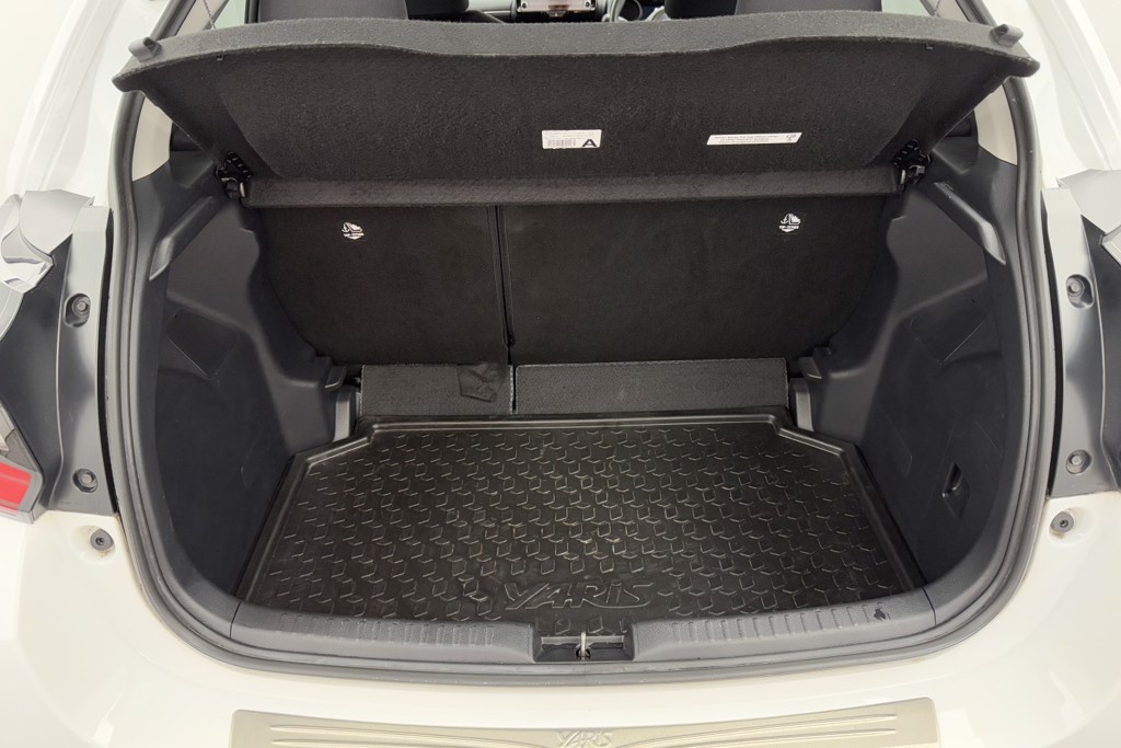 Toyota Yaris Design Automatic Petrol-Electric Hybrid Hatchback - Stock Number (1554387) - 24th supplementary image