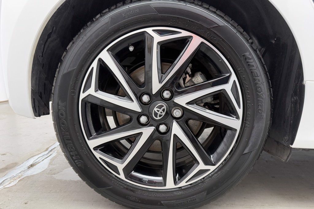 Toyota Yaris Design Automatic Petrol-Electric Hybrid Hatchback - Stock Number (1554387) - 29th supplementary image