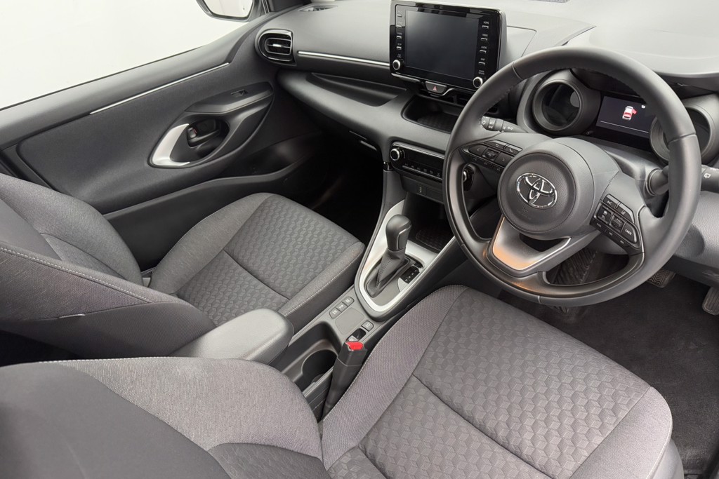 Toyota Yaris Design Automatic Petrol-Electric Hybrid Hatchback - Stock Number (1554387) - 1st supplementary image