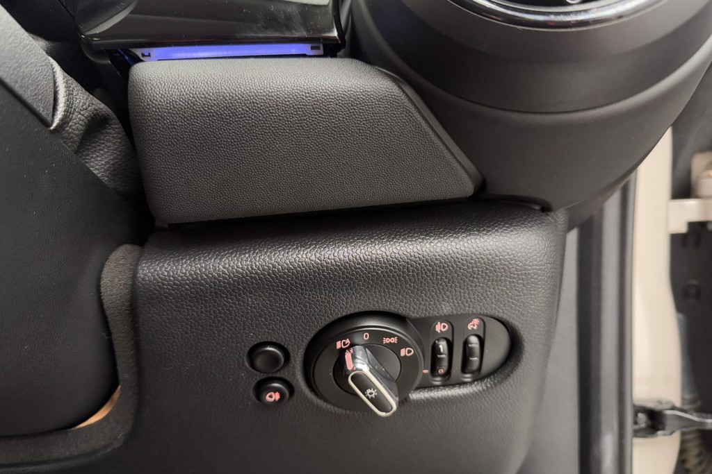 Mini Hatchback Cooper Classic Automatic Petrol Hatchback - Stock Number (1554415) - 17th supplementary image