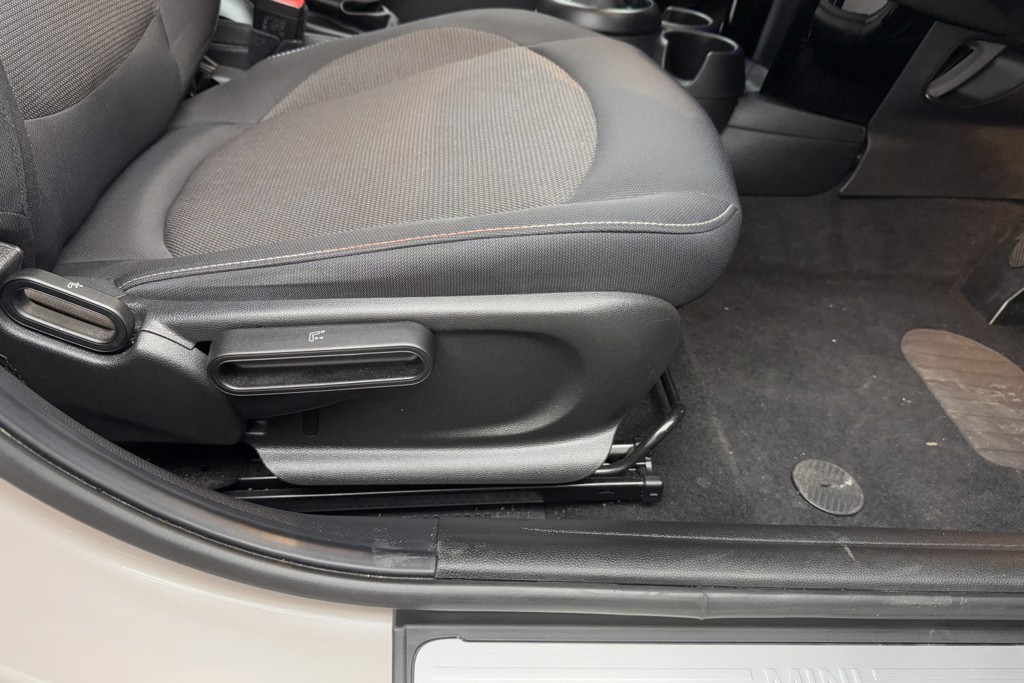 Mini Hatchback Cooper Classic Automatic Petrol Hatchback - Stock Number (1554415) - 20th supplementary image