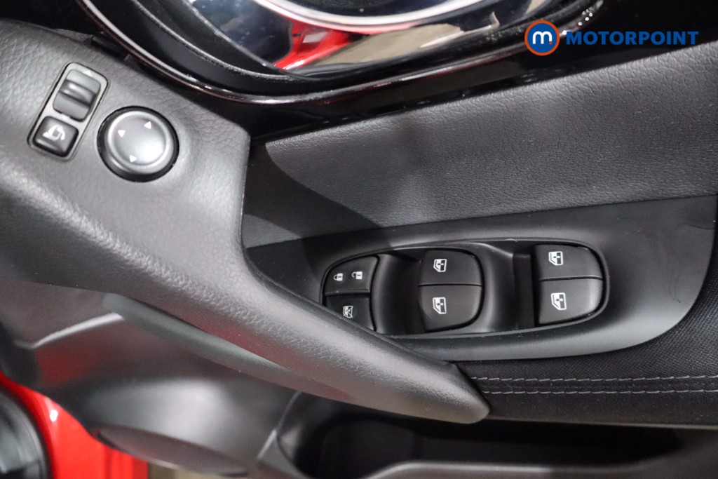 Nissan Qashqai N-Connecta Manual Petrol SUV - Stock Number (1554715) - 17th supplementary image