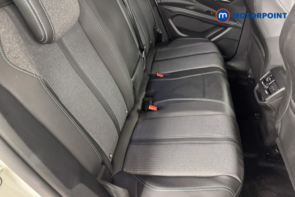 Peugeot 3008 Allure Premium-Plus Automatic Petrol Plug-In Hybrid SUV - Stock Number (1555297) - 4th supplementary image