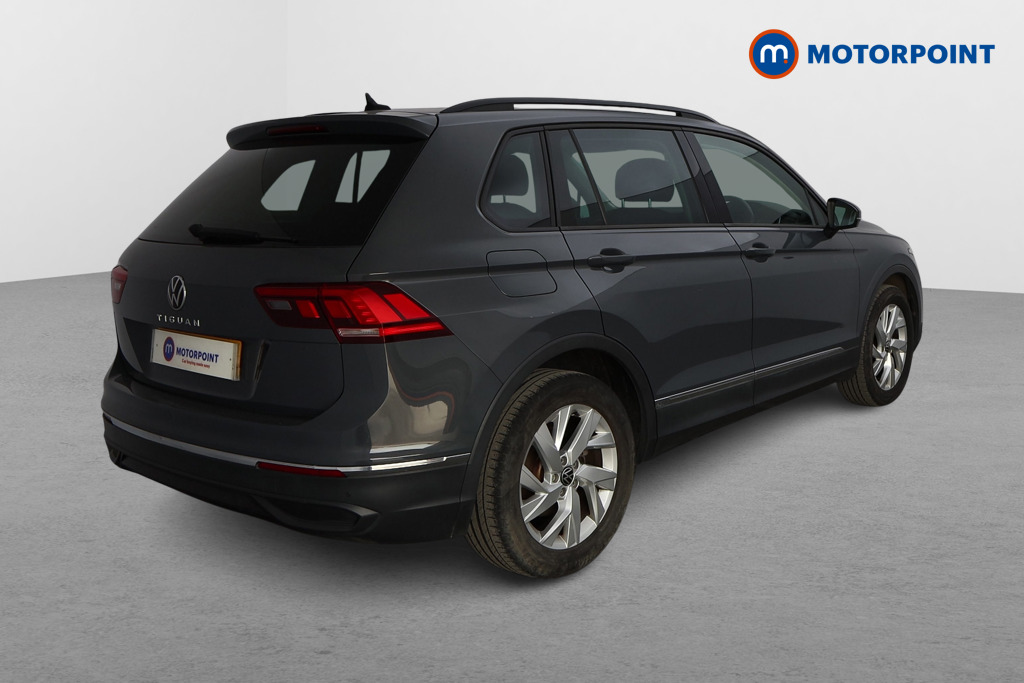 Volkswagen Tiguan Life Automatic Petrol SUV - Stock Number (1542323) - Drivers side rear corner