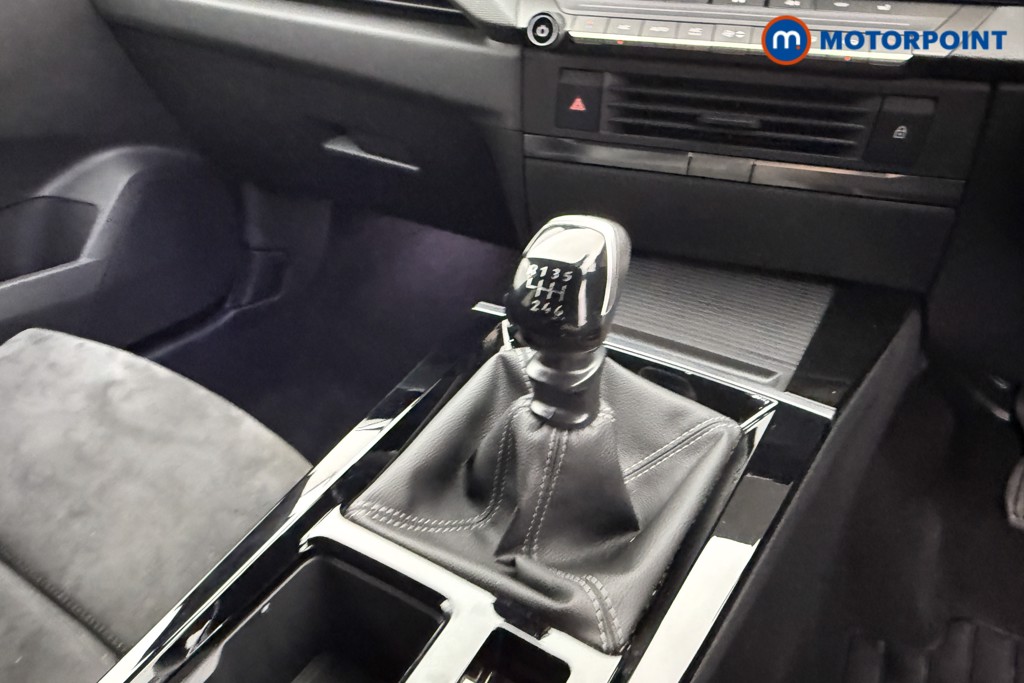 Vauxhall Astra Ultimate Manual Petrol Hatchback - Stock Number (1547832) - 12th supplementary image