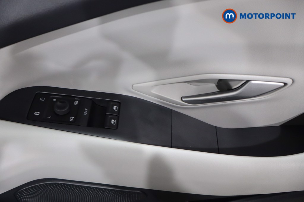 Ford Explorer Select Automatic Electric SUV - Stock Number (1549585) - 18th supplementary image
