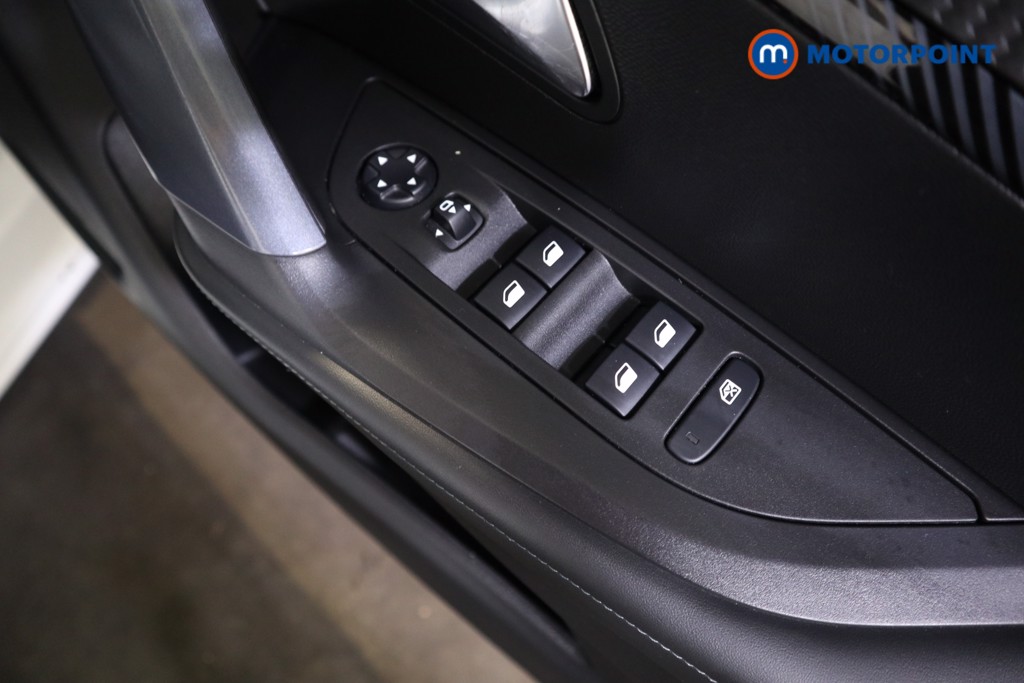 Peugeot 2008 Allure Premium Manual Petrol SUV - Stock Number (1551228) - 9th supplementary image