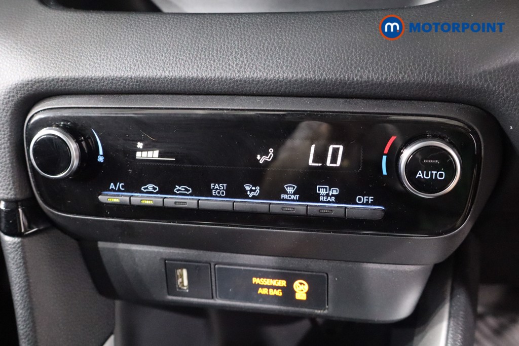 Toyota Yaris Design Automatic Petrol-Electric Hybrid Hatchback - Stock Number (1552374) - 13th supplementary image