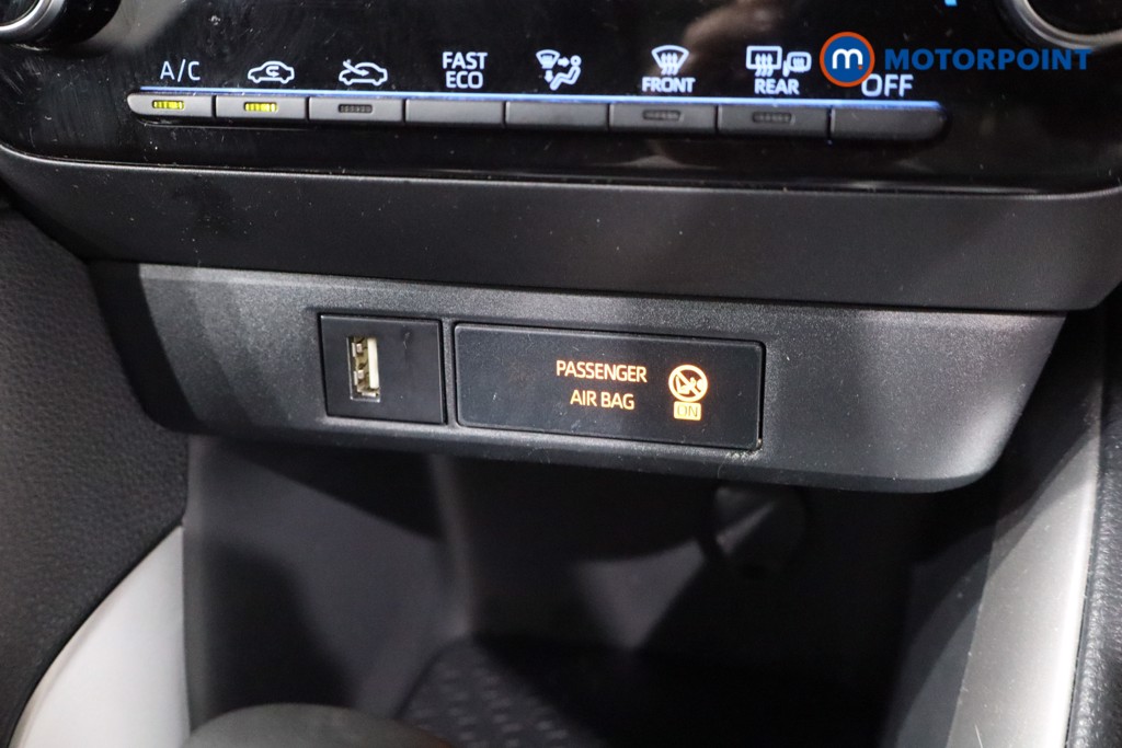 Toyota Yaris Design Automatic Petrol-Electric Hybrid Hatchback - Stock Number (1552374) - 14th supplementary image