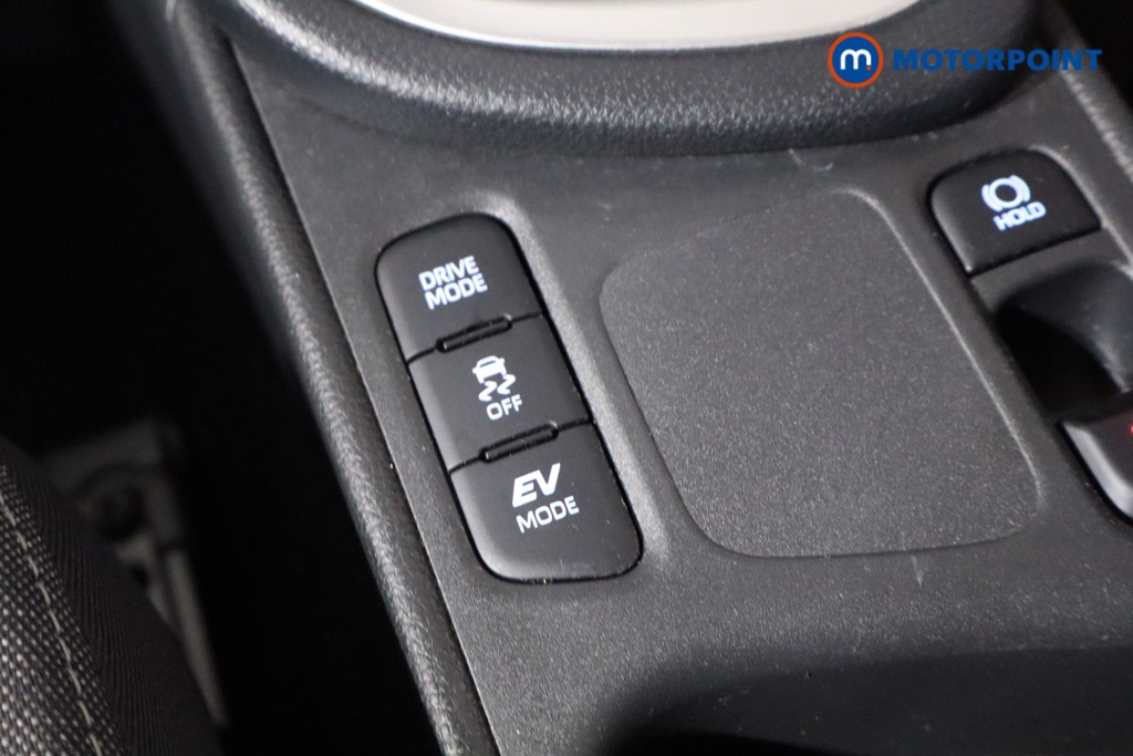 Toyota Yaris Design Automatic Petrol-Electric Hybrid Hatchback - Stock Number (1552374) - 16th supplementary image