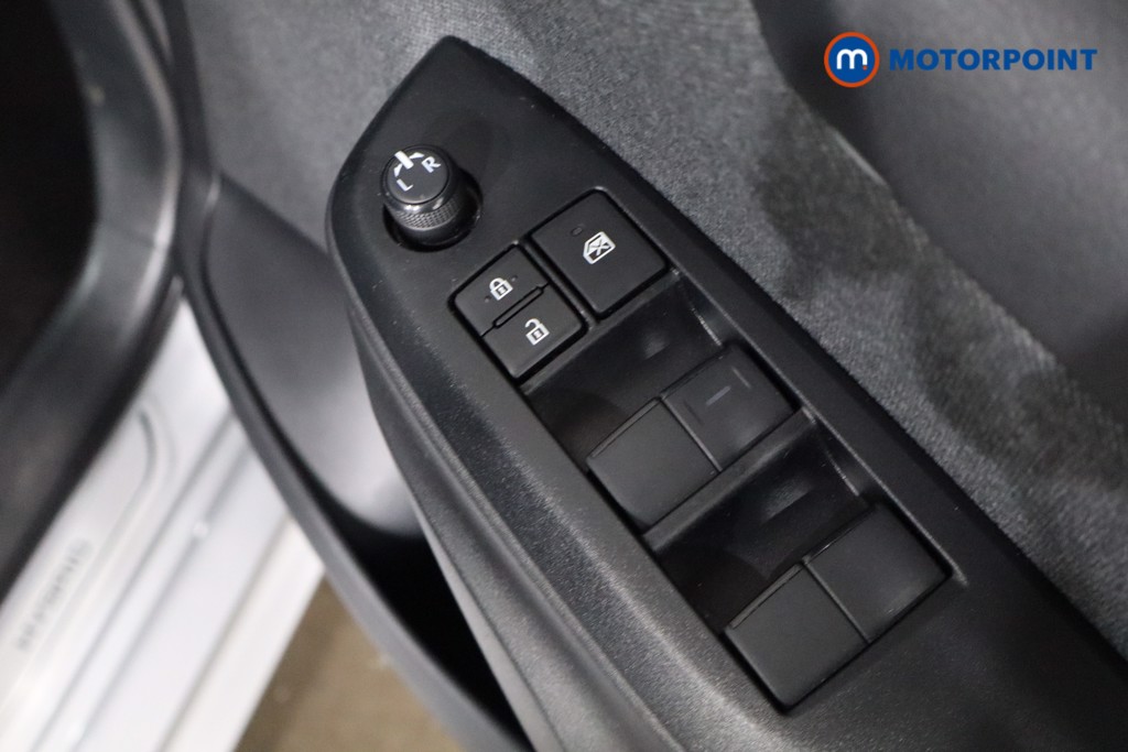 Toyota Yaris Design Automatic Petrol-Electric Hybrid Hatchback - Stock Number (1552374) - 20th supplementary image