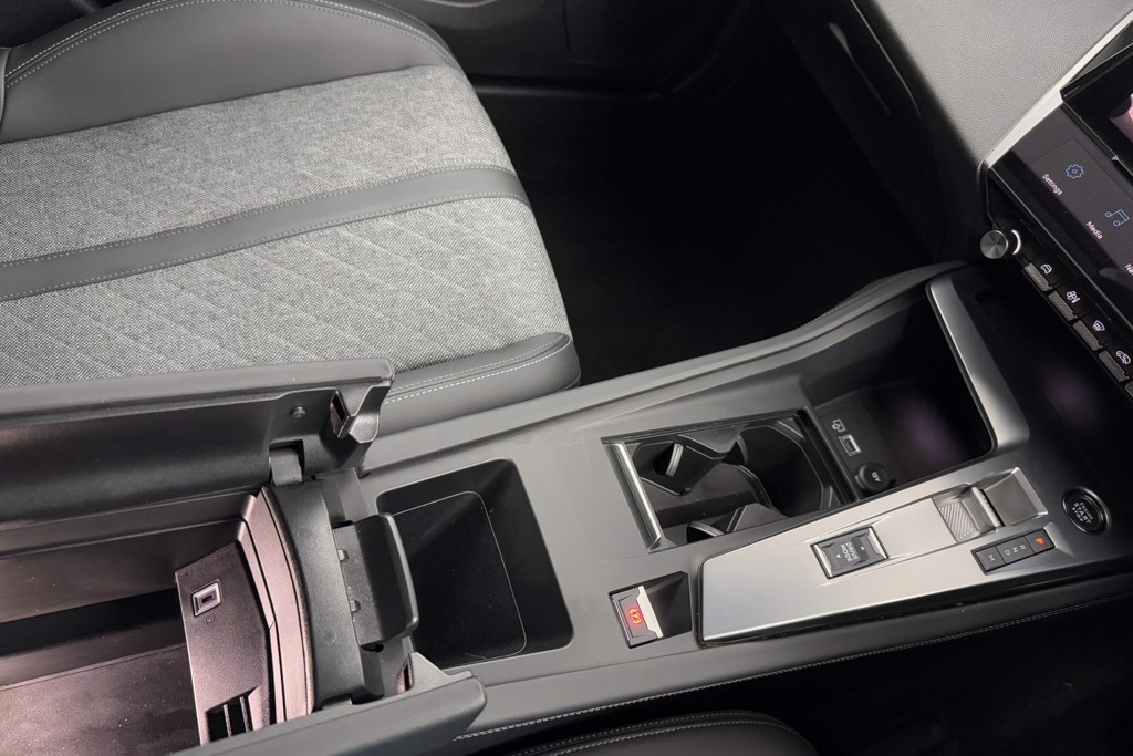 Peugeot 408 Allure Premium Automatic Petrol Hatchback - Stock Number (1552936) - 14th supplementary image