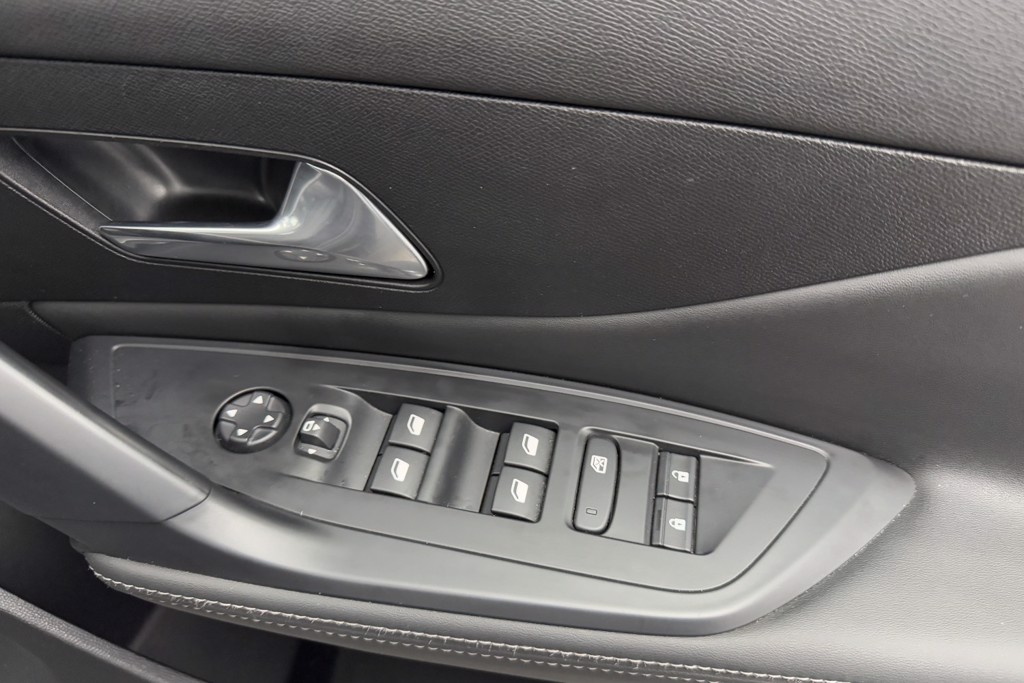 Peugeot 408 Allure Premium Automatic Petrol Hatchback - Stock Number (1552936) - 17th supplementary image