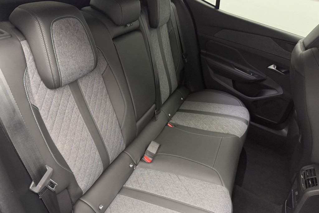 Peugeot 408 Allure Premium Automatic Petrol Hatchback - Stock Number (1552936) - 23rd supplementary image