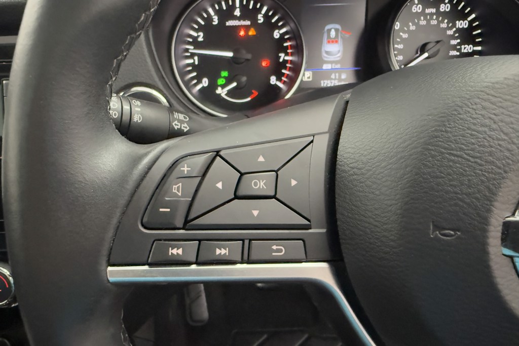 Nissan Qashqai N-Connecta Automatic Petrol SUV - Stock Number (1552986) - 4th supplementary image
