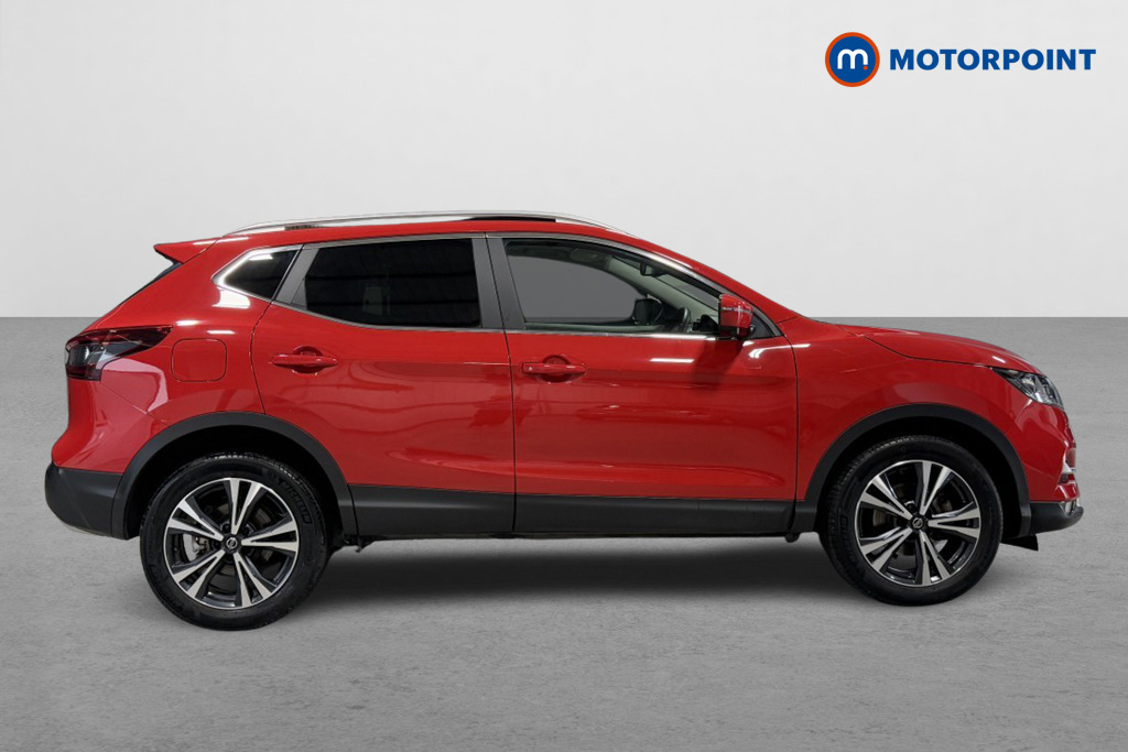 Nissan Qashqai N-Connecta Automatic Petrol SUV - Stock Number (1552986) - Drivers side