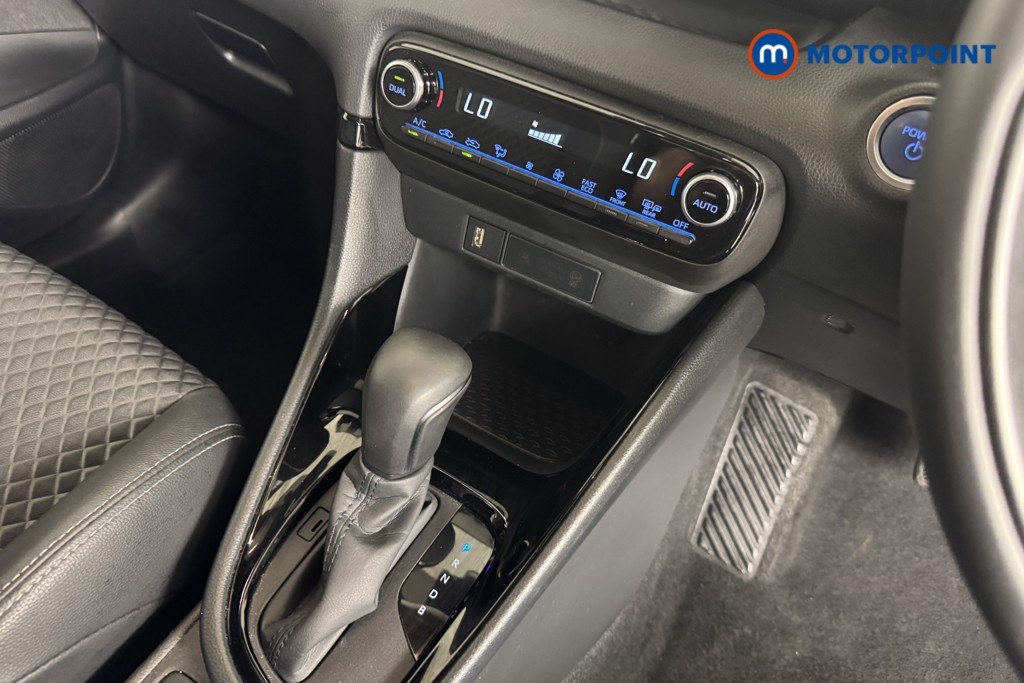 Toyota Yaris Dynamic Automatic Petrol-Electric Hybrid Hatchback - Stock Number (1553601) - 11th supplementary image
