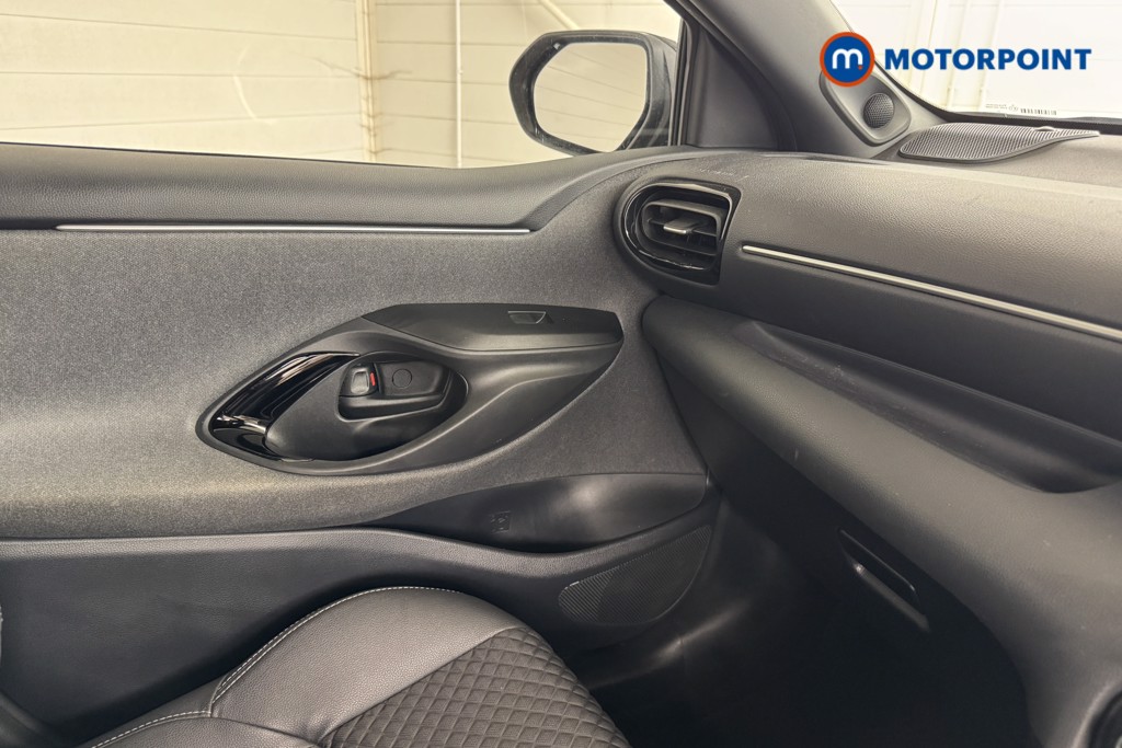 Toyota Yaris Dynamic Automatic Petrol-Electric Hybrid Hatchback - Stock Number (1553601) - 12th supplementary image