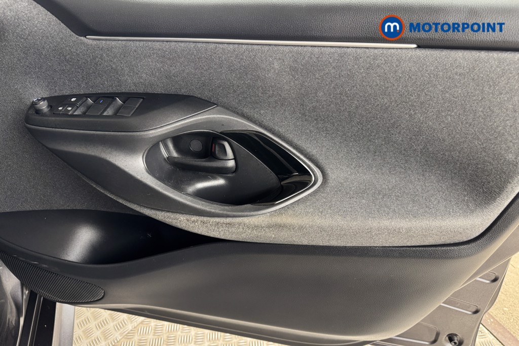 Toyota Yaris Dynamic Automatic Petrol-Electric Hybrid Hatchback - Stock Number (1553601) - 15th supplementary image