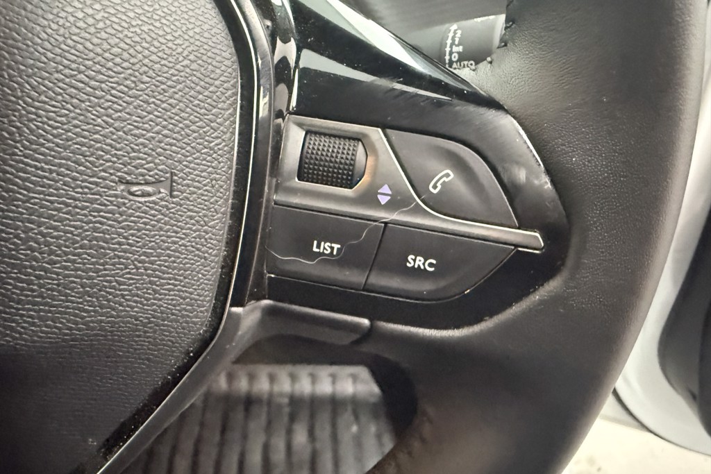 Peugeot 208 Allure Premium -Plus Manual Petrol Hatchback - Stock Number (1554234) - 4th supplementary image