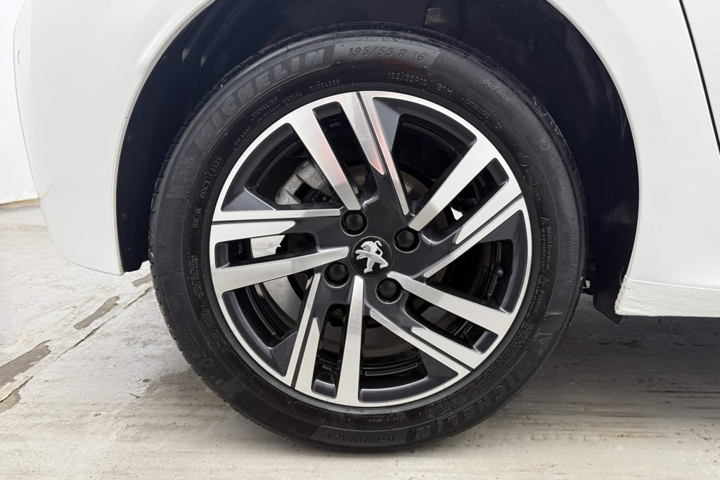 Peugeot 208 Allure Premium -Plus Manual Petrol Hatchback - Stock Number (1554234) - 30th supplementary image