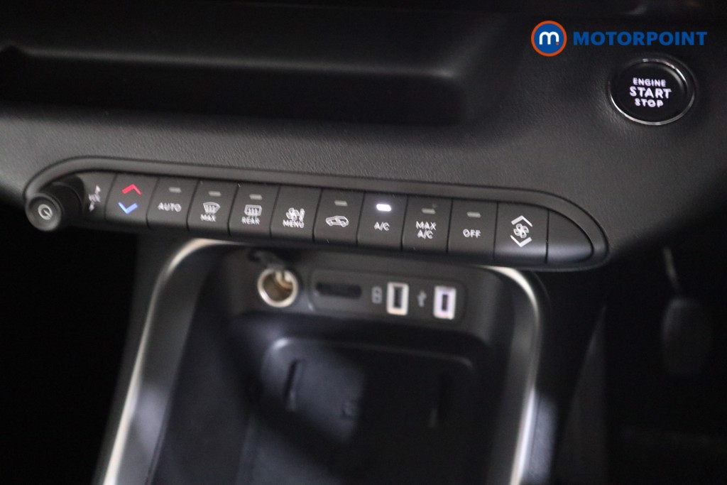 Jeep Avenger Altitude Manual Petrol SUV - Stock Number (1554500) - 7th supplementary image