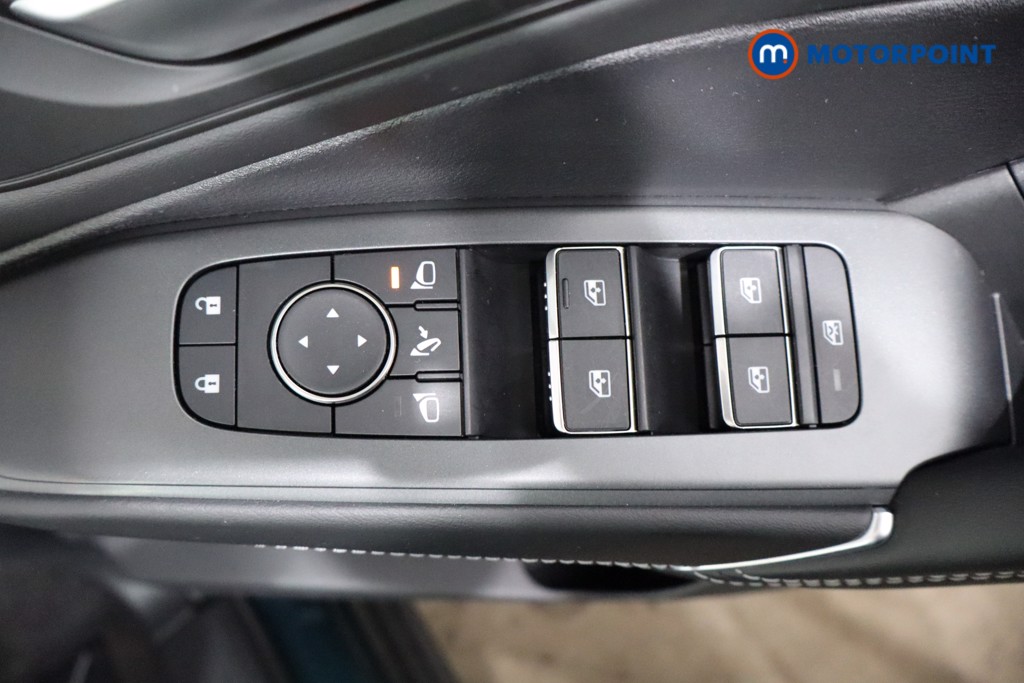 Nissan Qashqai N-Connecta Automatic Petrol-Electric Hybrid SUV - Stock Number (1556345) - 17th supplementary image
